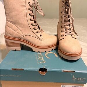 b.o.c. Women's Beige Lace-Up Boots